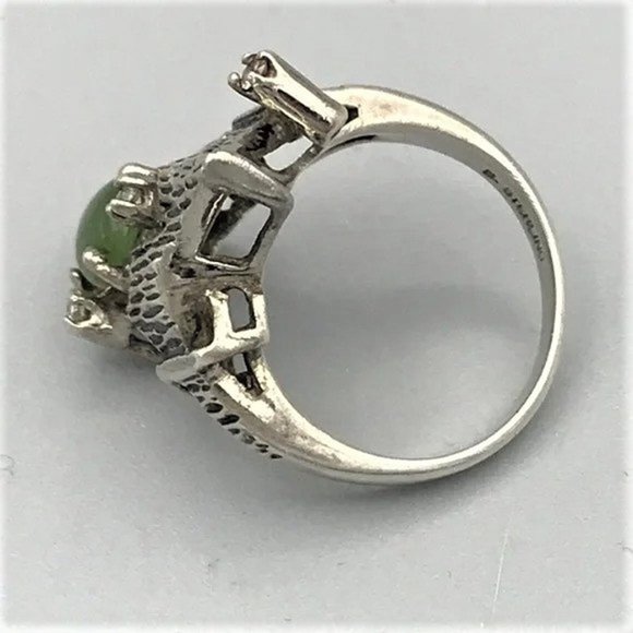 Vintage Brutalist / Modernist Sterling Silver Ring with Jade and Diamonds - Picture 4 of 10